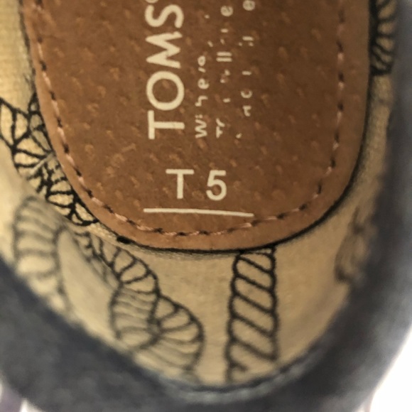 TOMS Nautical Themed Shoes Size 5 - Picture 4 of 4